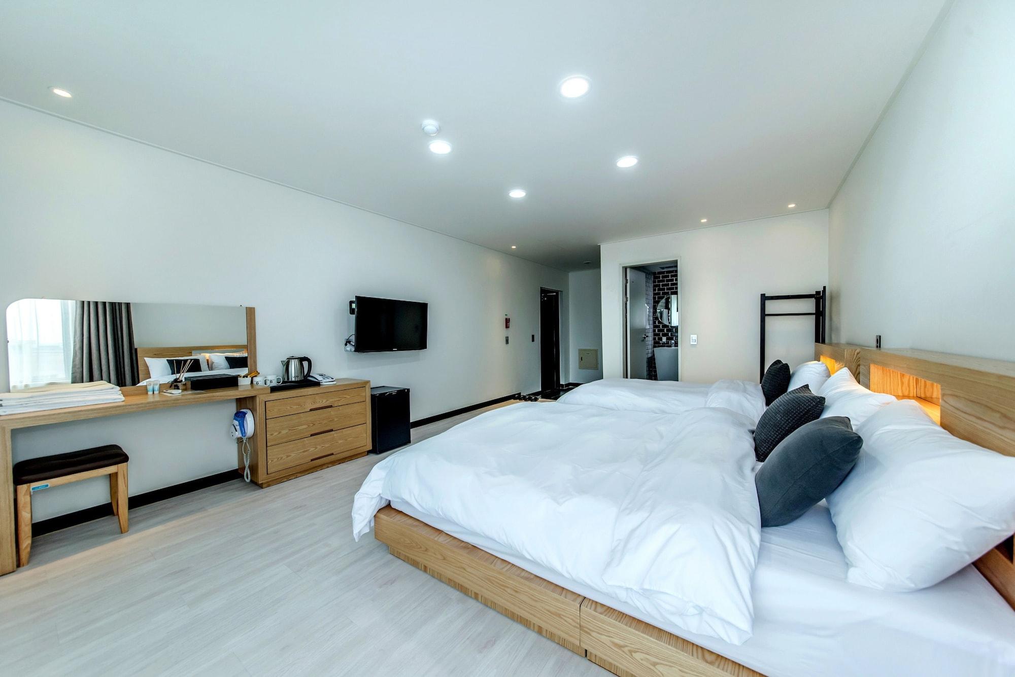 Nine Boutique Hotel Seogwipo Exterior photo