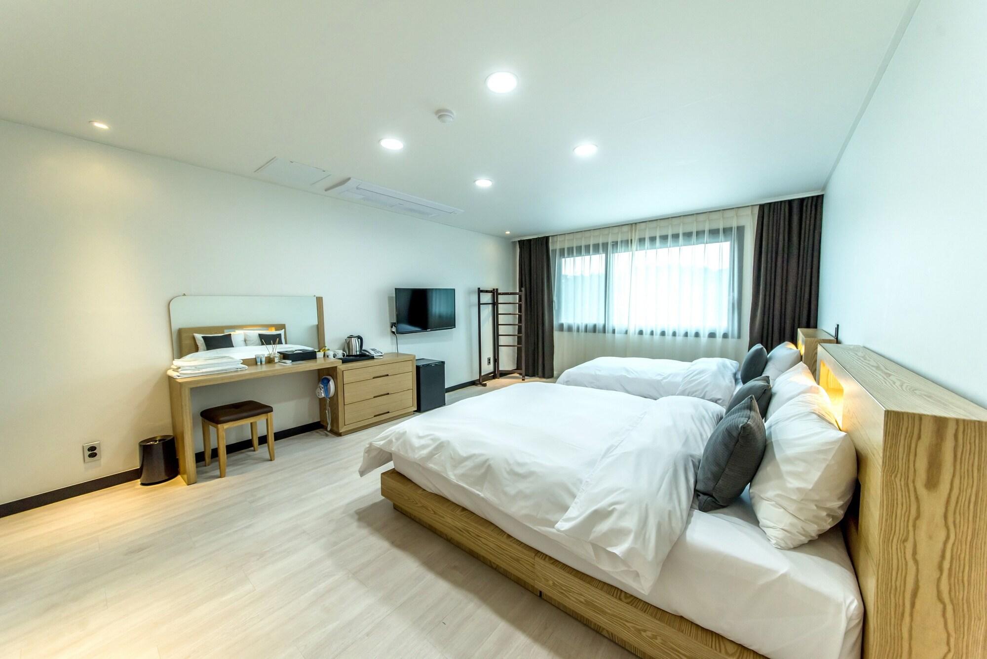 Nine Boutique Hotel Seogwipo Exterior photo