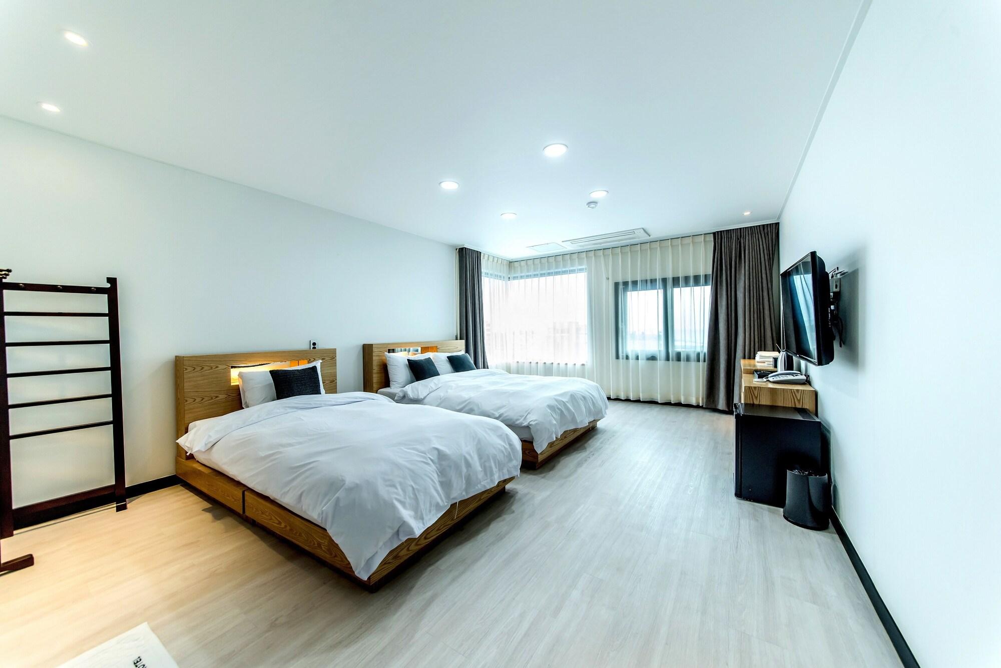 Nine Boutique Hotel Seogwipo Exterior photo