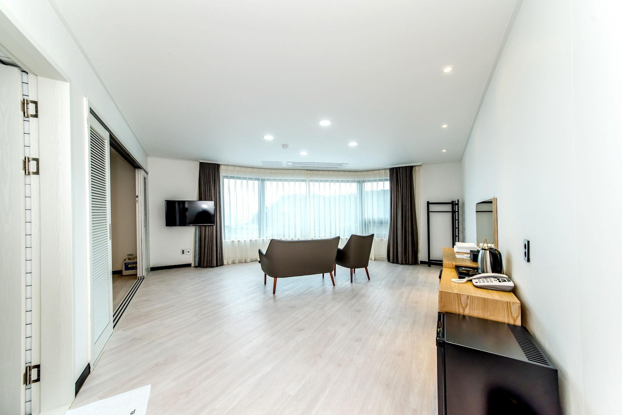 Nine Boutique Hotel Seogwipo Exterior photo