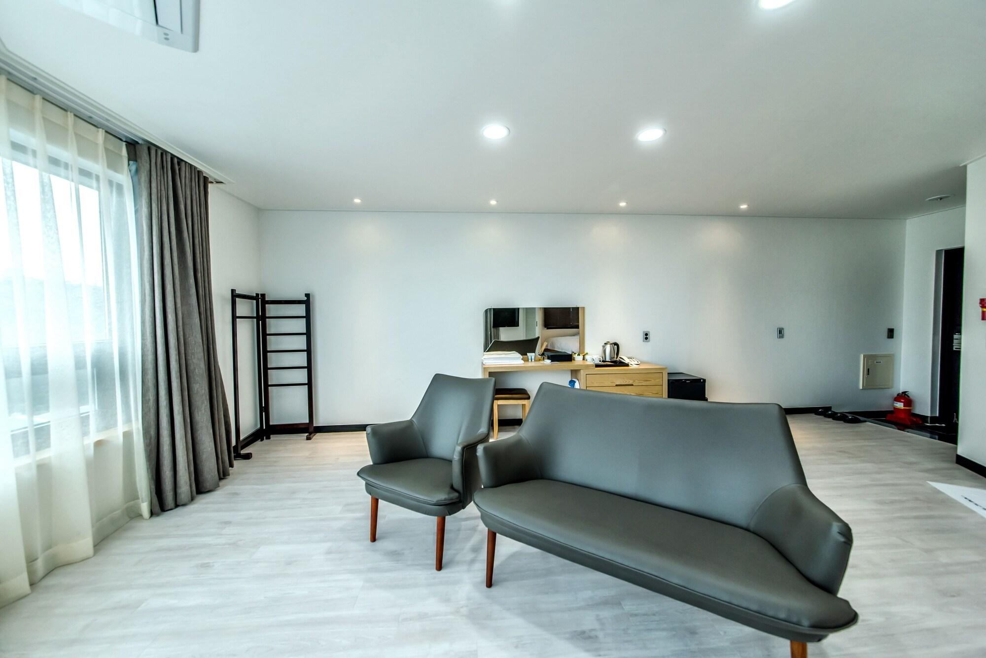 Nine Boutique Hotel Seogwipo Exterior photo